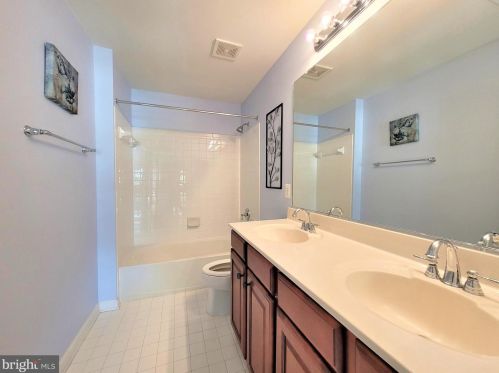 16399 Kramer Estate Dr, Woodbridge VA  22191-6003 exterior
