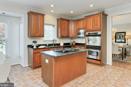 14286 Chalfont Dr, Haymarket VA  20169-2632 exterior