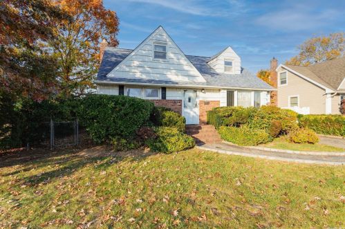 3637 Sherry Ave, North Wantagh, NY 11793-1641