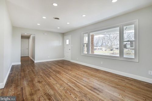 19 Locust Cir, Navy Sup Dpt PA  17050-3192 exterior