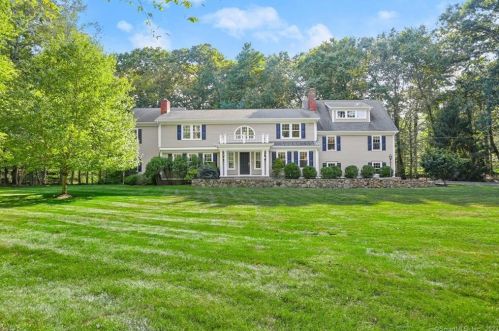 128 Danforth Dr, New Canaan, CT 06840-2411
