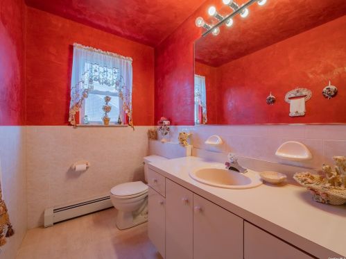 9 Old Broadway, New Hyde Park NY  11040-5012 exterior