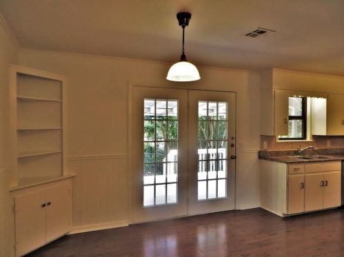 301 3rd St, Georgetown TX  78626-5025 exterior