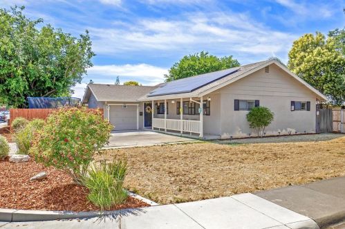 102 Buckeye St, Woodland, CA 95695-2632