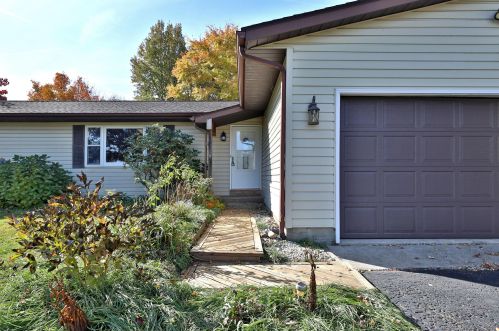 9373 Creek Rd, Pataskala, OH 43062-8797