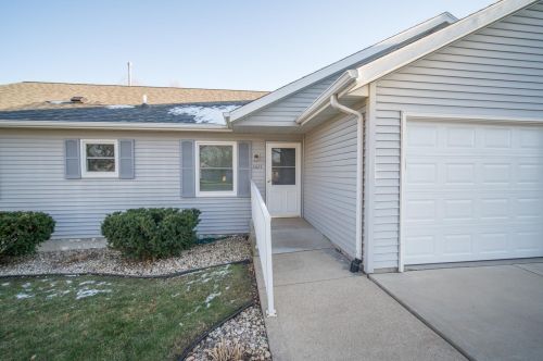 1621 Carlson Pl, Watertown, WI 53094-7053