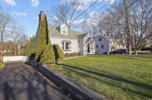 41 Beechwood Rd, Hartsdale, NY 10530-1602