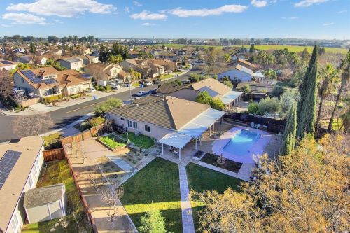 131 Feather Riv Cir, Vacaville CA 95688-8749 exterior