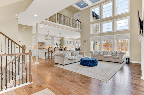 14195 Twin Oaks Ln, Thiensville, WI 53097-1309