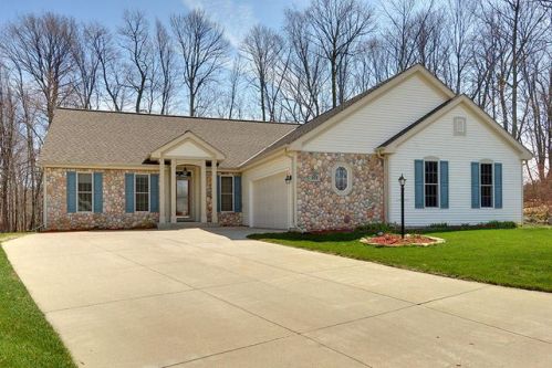 322 Kames Ct, Slinger, WI 53086-9449