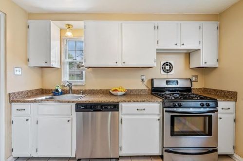 1387 Cardinal Dr, Pittsburgh PA 15243-1253 exterior