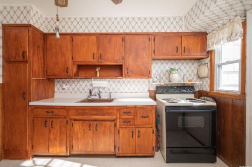 3 Lynn Pl, Bethpage NY  11714-4307 exterior