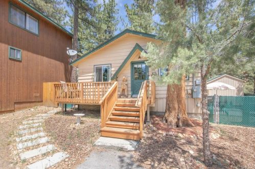 355 Cinderella Dr, Big Bear City CA  92314-9798 exterior