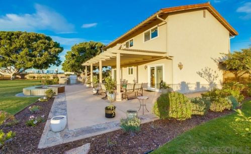 7060 Dennison St, San Diego CA 92122-2431 exterior