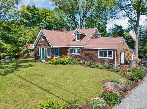 5 Beach Dr, Danbury, CT 06812-3425