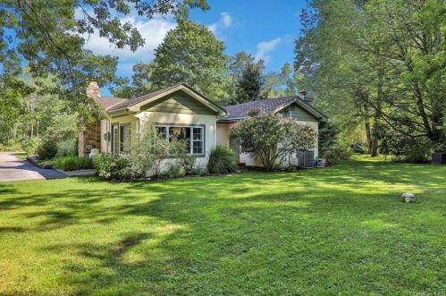 14 Dolfinger Pl, Fishkill NY  12524-2816 exterior