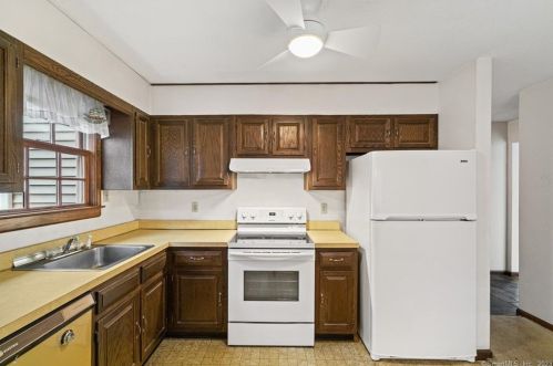23 Lyman Dr, Middletown, CT 06457-4528