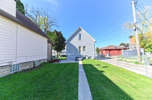 1218 35, Milwaukee WI 53215-1433 exterior