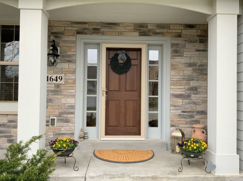 1649 Deer Trl, Waukesha, WI 53189-8256