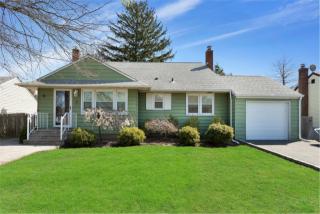 5 High St, Hicksville, NY 11801-2214