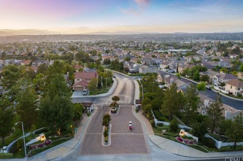 33260 Embassy Ave, Temecula CA  92592-1362 exterior