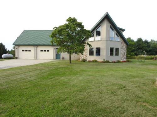 4191 Woodland Dr, Manitowoc, WI 54220-9664