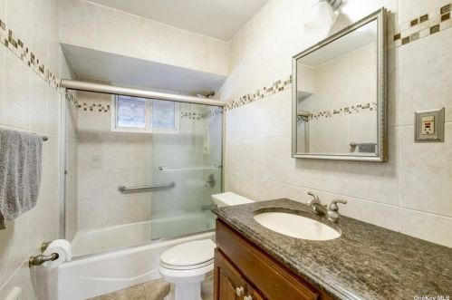 1317 Union Ave, Floral Park NY  11003-2610 exterior