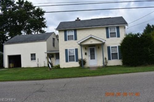 729 Sycamore St, Belpre, OH 45714-2019