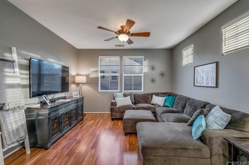 27263 Riverview Ln, Santa Clarita, CA 91354-1894