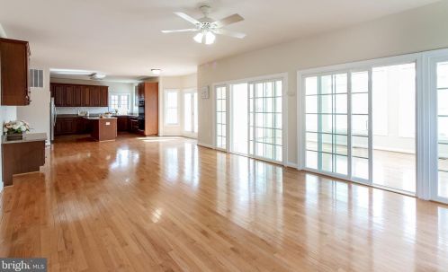 7337 Hooes Rd, Springfield VA 22152-3704 exterior