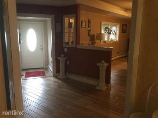 507 Shore Dr, Branford CT  06405-6230 exterior