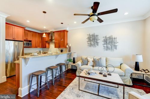 330 14th Pl, Washington, DC 20002-6454