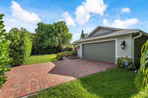 14790 Whatley Rd, Delray Beach, FL 33445-3828