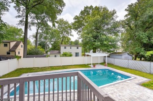 124 Camden Rd, Parsippany NJ  07054-3107 exterior