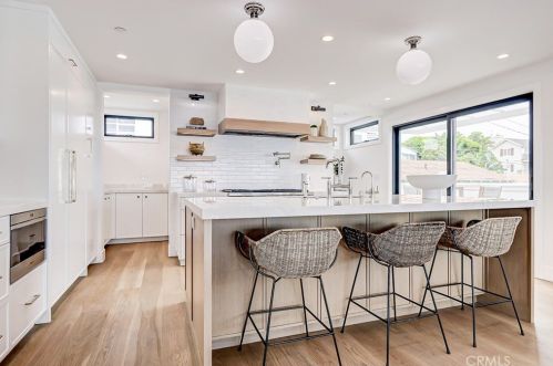 413 Bayview Dr, Manhattan Beach CA  90266-5717 exterior