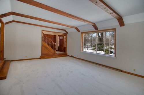 9616 Juniper Cir, Thiensville, WI 53092-6216