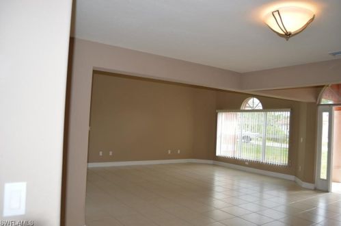 828 Hector Ln, Lehigh Acres, FL 33974-4640