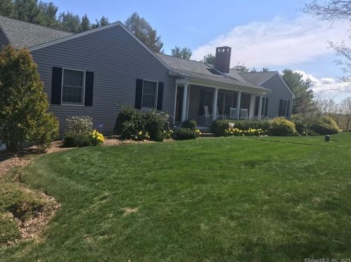 109 Moore Hill Dr, Southington, CT 06489-2929