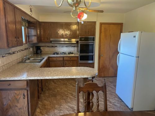 329 Fredrick Dr, Hermitage, PA 16121-1524