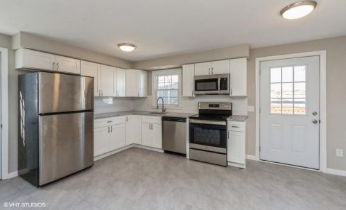 400 England St, Cumberland RI  02864-7211 exterior