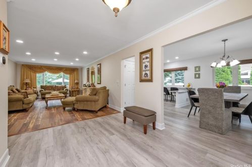 20 Orange Dr, Muttontown, NY 11753-1530