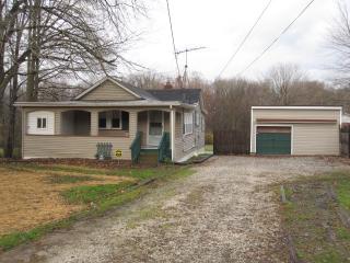 1958 Brookfield Rd, Hubbard, OH 44425-3224