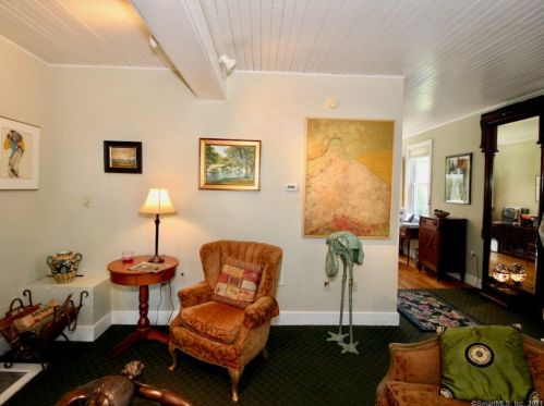 310 Main St, Wallingford CT  06492-2232 exterior