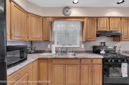 1950 Railway Ave, Pelican Island NJ  08751-1241 exterior