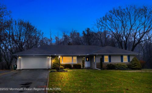 43 Ramon Blvd, East Freehold, NJ 07728-1434