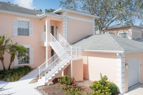 687 Wiggins Lake Dr, Naples, FL 34110-6073