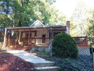 33 Laurel Rd, Oak Park, NC 28704-2850