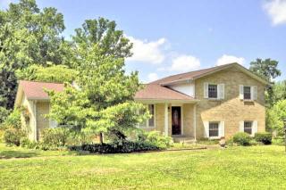 514 Woodbury Dr, Clarksville, TN 37042-5232