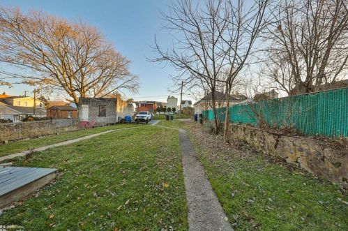 726 Milton St, Easton PA  18042-6366 exterior