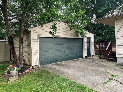 148 Taylor Ave, Hermitage, PA 16146-3736